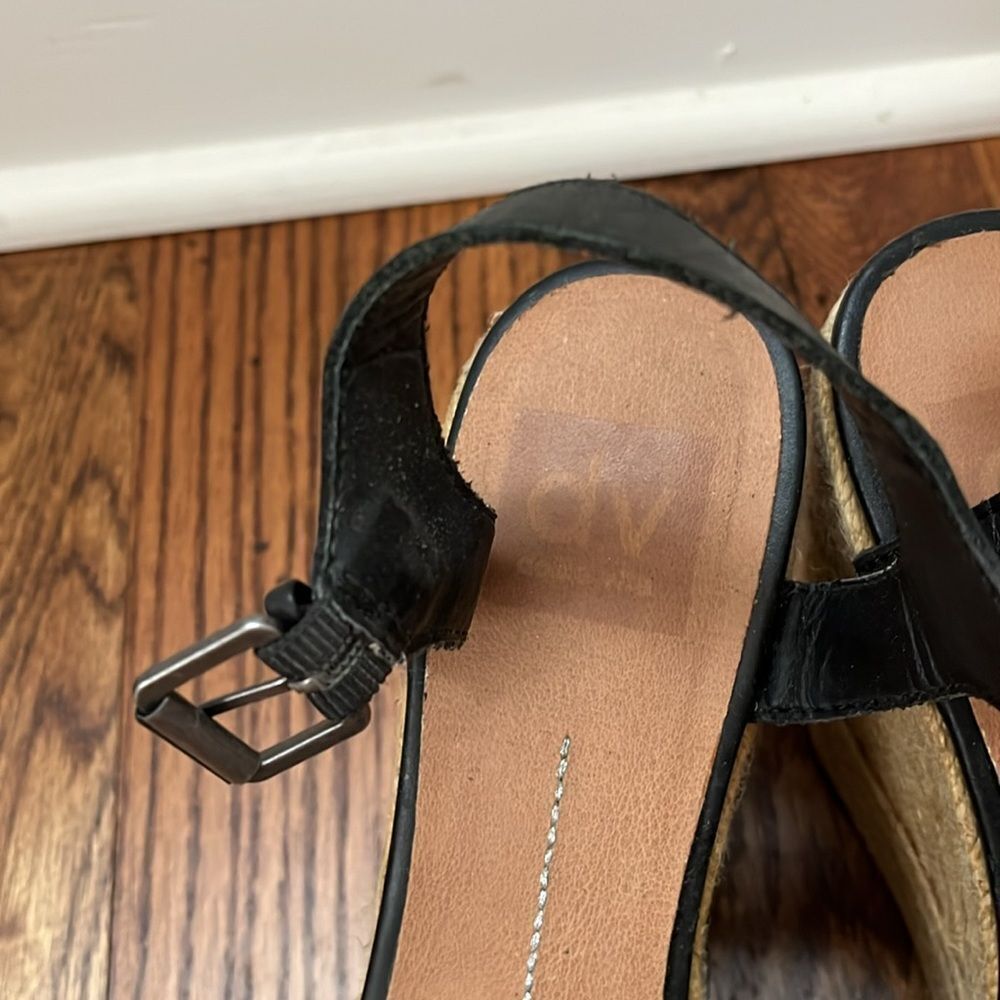 Dolce Vita Women's Wedge Sandal Size 8.5 with Silver Hardware - Picture 2 of 4